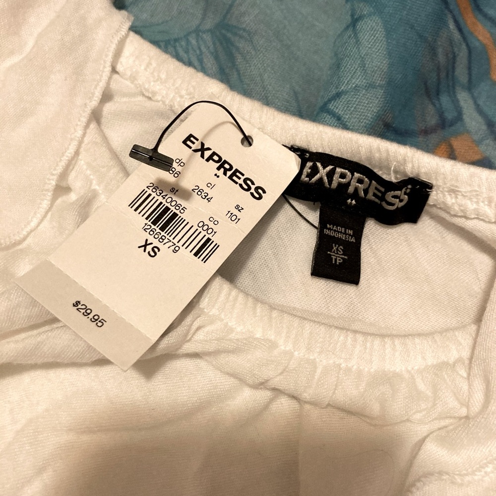 Express Ruffle Top - Picture 2 of 6